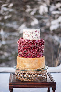 Présentoir à gâteaux design avec finition dorée, look élégant pour les mariages, les anniversaires et les événements spéciaux. - Product Image 6