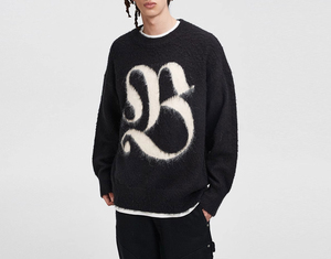 Pull en tricot noir anti-boulochage pour homme avec logo lettre B imprimé en flock blanc sur le devant, cardigan pour l'hiver, matière laine/viscose - Product Image 2