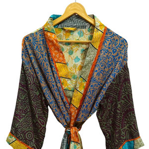Robe kimono indienne en soie patchwork, cache-maillot de bain, tenue de nuit, longue robe, kimono indien vintage fait main en soie de sari recyclée - Product Image 1
