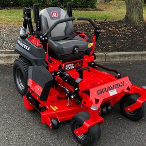เครื่องตัดหญ้าแบบนั่งขับ Gravely Zero Turn ขนาด 50 นิ้ว ใช้เชื้อเพลิงเบนซิน ระดับมืออาชีพ ขับเคลื่อนด้วยตัวเอง พร้อมใบมีดแบบหมุนสำหรับทำลายเศษหญ้า เครื่องยนต์ 196 ซีซี 4 จังหวะ - Product Image 6