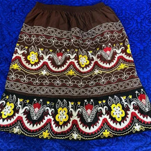 Nouvelle jupe brodée style vintage à motifs floraux en coton pour usage quotidien, style îles de la Micronésie, style pacifique, jupe micronésienne - Product Image 2