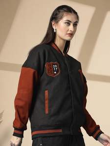 Nueva Chaqueta Varsity Corta de Lana para Mujer, Estilo Universitario, con Forro Suave y Letras Bordadas - Product Image 3