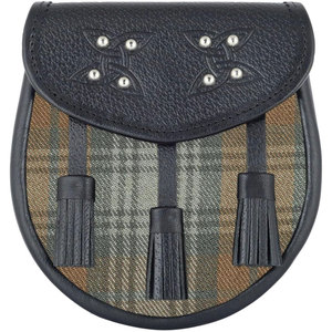Sporran Escocés de Cuero Premium Hecho a Mano con Panel de Tartán Envejecido Black Watch, 3 Borlas, Estilo Semi-Formal Highland - Product Image 1