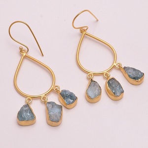 Boucles d'oreilles pendantes classiques en améthyste naturelle brute, faites à la main, plaquées or 14 carats, cadeau pour femme, fabricant et grossiste de bijoux - Product Image 2