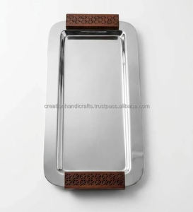 Bandeja Rectangular de Acero Inoxidable con Asa de Madera Tallada, Plato Metálico Decorativo para Servir Té, Café y Alimentos - Product Image 1