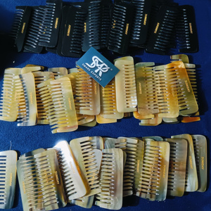 Peigne à cheveux en corne de buffle et en corne de vache par SmarkExports Durable Fabriqué à la main et parfait pour un toilettage sans enchevêtrement - Product Image 5