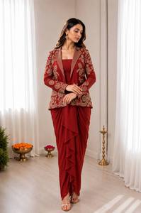 Conjunto de Sari de Seda Satinada Bordada en Borgoña con Volantes Florales, Traje Tradicional Moderno para Mujer, para Bodas, Graduaciones y Fiestas - Product Image 6