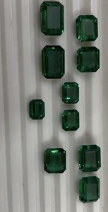 Lot d'émeraudes zambiennes de haute qualité, 70 carats, couleur vert vif et clarté fine, par Sadiya International - Product Image 4