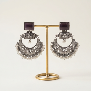 Boucles d'oreilles DIVYORO en améthyste et perles Chandbali - Product Image 1