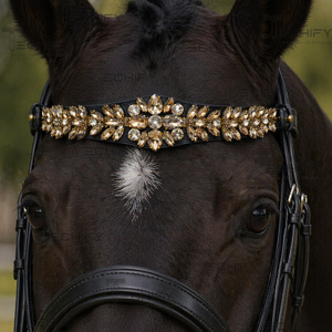 Fronture de luxe en cristal pour cheval – Fronture en cuir noir avec strass dorés - Product Image 1