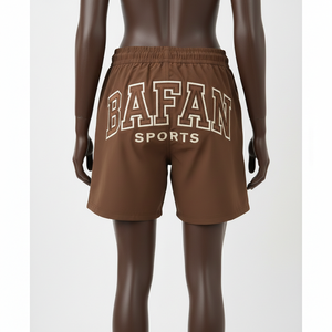 กางเกงขาสั้นวินด์เบรกเกอร์สำหรับผู้หญิง ผ้าไนลอนพรีเมียม สีน้ำตาลล้วน พร้อมปักโลโก้ด้วยไหมเชนีล และแผ่นปะลาย PVC - Product Image 2