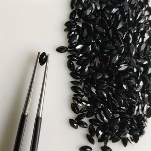 พลอยออนิกซ์สีดำธรรมชาติ 8x4 มม. ทรงมาร์คีส์ คุณภาพดีที่สุด พลอยหลวม รับรองโดยเรดเมาน์เทน เจมส์ เหมาะสำหรับทำเครื่องประดับ - Product Image 1