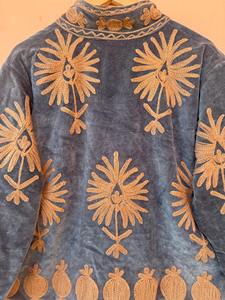 Veste en coton brodée à la main à motifs floraux indiens, manteau d'hiver pour femme, cadeau élégant pour elle, veste pour fête d'Halloween - Product Image 3