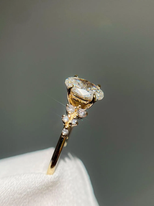 Elegante anillo ovalado con diamante redondo cultivado en laboratorio, certificado por IGI, color D E F, claridad VVS VS, engastado en oro, oro rosa, oro blanco. - Product Image 4