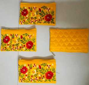 Ensemble de trousses de toilette en coton matelassé, brodées de fleurs jaunes, faites à la main, avec fermeture éclair, pour le voyage et le maquillage - Product Image 3