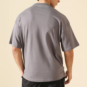 Camiseta de algodón de punto liso teñido de color sólido, informal, de manga corta, cuello redondo, ajuste regular, gris, para hombre, tendencia 2026, venta al por mayor - Product Image 4