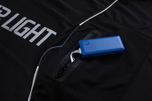 เสื้อยืดแขนสั้นสีดำสำหรับผู้ชาย พิมพ์ลาย 'Shine Your Light' ด้านหน้าและด้านหลัง ผ้าโพลีเอสเตอร์/คอตตอนผสม 180 กรัม แห้งเร็ว คอทรงโอ แบบถัก - Product Image 4