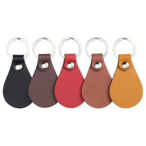 Porte-clés en cuir de qualité exceptionnelle, personnalisable en gros, logo personnalisé, impression double face, porte-clés en PU - Product Image 5