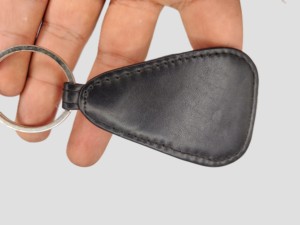 High Quality Custom Wedding Gift Keychains Genuine Leather <b>Bag</b> <b>Charm</b> Pendant Keyring Fashion Car Keyring Blank Keychains For Men - Product Image 5