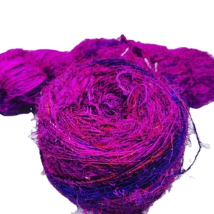 Magnifique fil de soie de sari recyclé filé à la main, 196 couleurs, durable pour le tricot, le crochet, le tissage et l'artisanat de macramé - Product Image 2