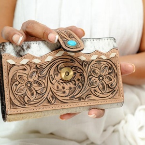 Cartera tallada a mano de nuevo diseñador, cartera de mano con estilo de cuero genuino para el cabello en la cartera de piel de vaca, carteras de pulsera de cuero occidental - Product Image 3