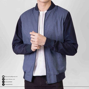 เสื้อแจ็คเก็ตบอมเบอร์ลายทางสำหรับผู้ชาย แบบซิป คอตั้ง สวมใส่สบายๆ ในฤดูใบไม้ร่วง ทรงปกติ ผลิตจากผ้าโพลีเอสเตอร์ผสมฝ้าย เหมาะสำหรับทุกเพศ - Product Image 3