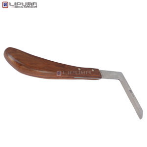 Cuchillo para Pezuñas de Caballo LIPUMA EDGELINE Tipo L para Zurdos, Hoja de Acero Inoxidable, Mango de Madera, Cuidado Profesional de Pezuñas - Product Image 3