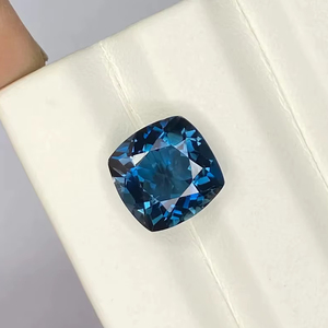 พลอยโทแพซลอนดอนบลูแท้ทรงคุชชั่นขนาด 8 มม. ขัดเงาอย่างดี สีน้ำเงินเข้ม ราคาขายส่ง - Product Image 4