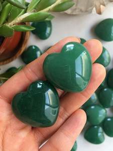 Pierre naturelle de coeur d'agate d'aventurine | Pierre précieuse en cristal gonflée verte pour l'équilibrage des chakras et la décoration intérieure - Product Image 2