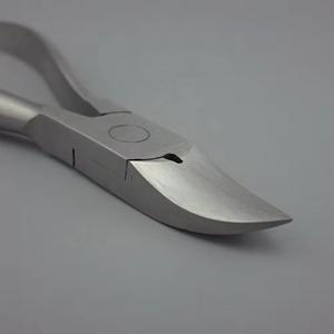 Coupe-ongles en acier inoxydable 12,5 mm, lame biseautée incurvée, pointe acérée, ouverture large pour ongles épais des orteils, usage adulte - Product Image 5