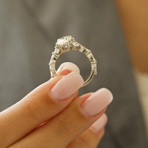 แหวนเพชรทรงรี 3.00 กะรัต ทรงมาร์คีส์แบบคลัสเตอร์ ทองคำขาว สำหรับเป็นของขวัญวันครบรอบ/แหวนหมั้นสำหรับผู้หญิง - Product Image 2