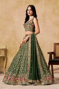 Robe de demoiselle d'honneur Rivaayat House, couleur bonbon, brodée de fleurs, avec un lehenga vert, un haut à bretelles spaghetti et un bas en A-line, longueur au sol - Product Image 1