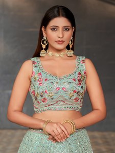 Ensemble Lehenga Choli vert clair tissé et brodé, longueur genou, avec dupatta à bordure florale, tenue traditionnelle pour femme pour mariage et fête - Product Image 3