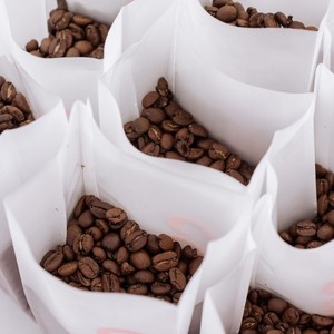 เมล็ดกาแฟโรบัสต้าฮันนี่ S14 (สำหรับเอสเพรสโซ) ผู้จัดจำหน่ายเมล็ดกาแฟคั่วแบบขายส่งสำหรับการจัดจำหน่ายกาแฟปริมาณมาก - Product Image 1