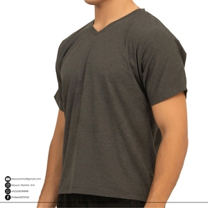 เสื้อยืดคอวีเฮนลีย์ผ้าฝ้าย 100% สกรีนโลโก้ OEM ตามสั่ง คุณภาพสูง ขายส่ง เสื้อยืดลำลองระบายอากาศได้ดี สำหรับทุกเพศ ผู้ผลิตเสื้อยืด - Product Image 3