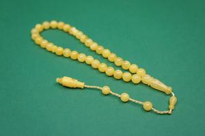 Collier élégant en perles de résine, bijou audacieux et accrocheur pour les amateurs de mode moderne, artisanat indien. - Product Image 4
