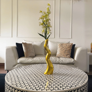 Charming round gold table vase featuring an exquisite glittery cracked <b>mosaic</b> texture finish available at wholesale prices. - Product Image 6