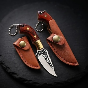 Cuchillo de Caza Mini Hecho a Mano con Hoja Grabada, Diseño de Mango de Madera, Funda de Cuero, Cuchillos Plegables de Supervivencia Utilitarios - Product Image 3