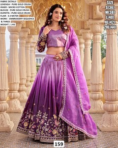 Ensemble brodé classique violet à pétales, coupe princesse, longueur ras du sol, pour femmes enceintes, avec col en V et manches longues, en tissu Pure Gold Crush - Product Image 1