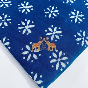 Tela Suave con Estampado Floral Sanganeri Indigo de la India, Textil Ecológico para el Hogar, para Ropa de Cama, Cortinas, Forros, Bolsas, Juguetes y Accesorios - Product Image 5