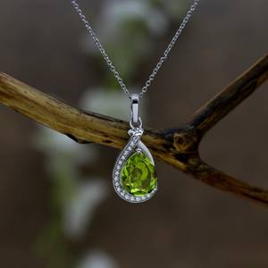 สร้อยคอเงินแท้รูปหยดน้ำประดับเพอริดอท จี้พลอยสีเขียวประจำเดือนสิงหาคม ของขวัญสำหรับผู้หญิง - Product Image 1
