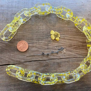 สร้อยคอเรซิ่นขนาดใหญ่สไตล์วินเทจ สีผสมผสาน สร้อยคอพังก์แบบกลวง ขนาดใหญ่ หนา รูปทรงกลม ยาว ทำจากอะคริลิกเรซิ่น  งานศิลปะติดผนัง - Product Image 1
