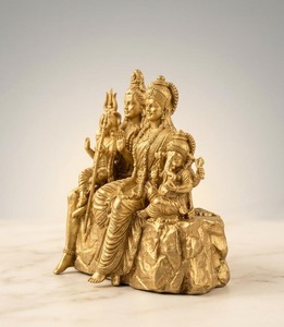 Estatua de Shiv Parivar de Latón Puro de Jaipur Metals |   Diseño Tradicional Hecho a Mano |   Regalo Religioso para Decoración del Hogar |   8x5.5x8cm 153g - Product Image 6