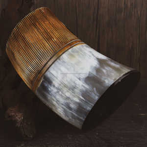 "Taza de cuerno vikingo hecha a mano, jarra de cerveza rústica para cerveza, hidromiel, café, regalo único para hombres, fanáticos nórdicos y amantes medievales" - Product Image 1