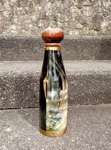 Botella de Agua de Cuerno Hecha a Mano, Botella Natural para Beber con Acabado Hermoso, Patrón Único y Superficie Lisa - Product Image 5