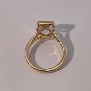 Anillo de compromiso de moissanita de 3 CT con corte cojín estilo mina antigua, anillo de boda con engaste de bisel vintage, anillo de oro de 14K estilo antiguo para ella - Product Image 2
