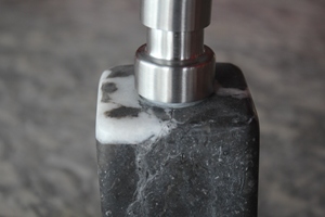 Distributeur de savon en marbre gris - Product Image 5