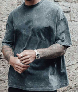Camiseta Gráfica con Efecto Desgastado para Hombre - Estilo Urbano Holgado - Mezcla de Algodón Transpirable - Estilo Urbano Icónico - Product Image 4