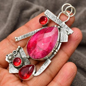 Élégant pendentif vintage en rubis du Cachemire à facettes, serti clos, en argent sterling 925, bijou artisanal en pierres précieuses pour fiançailles - Product Image 5