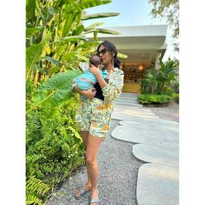 Ensemble coordonné pour femmes Birds of Paradise avec short, composé de deux pièces - Product Image 3